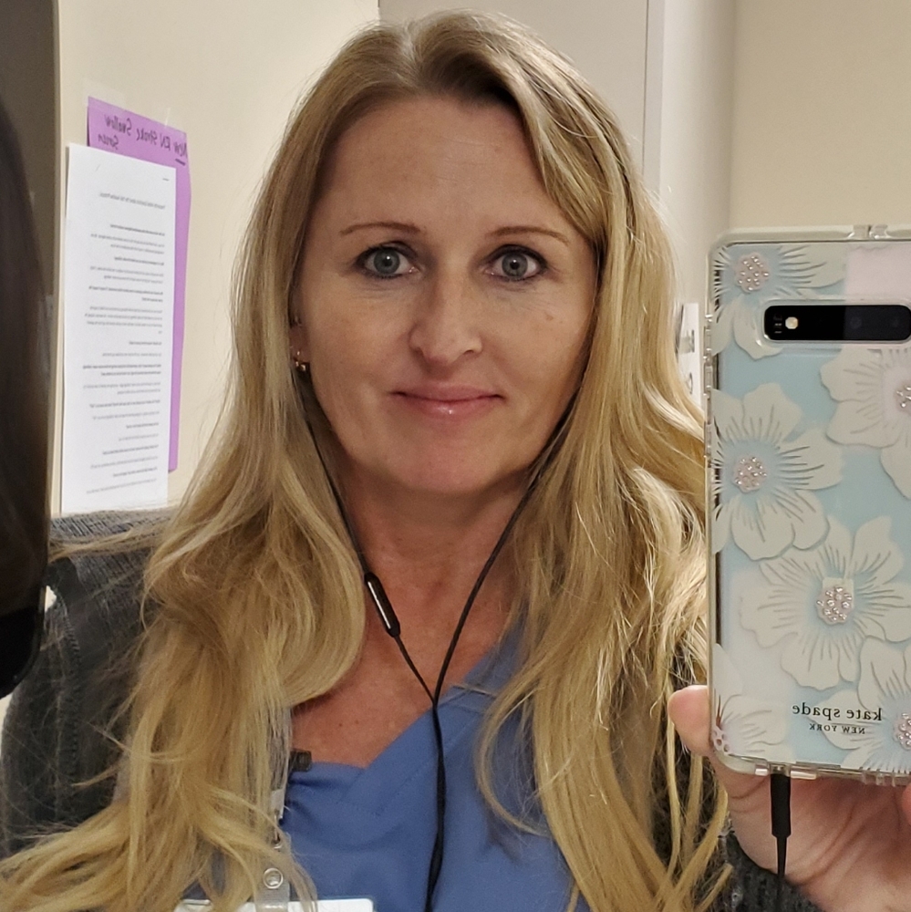 Meet your Posher, Shari 🌸 - Picture 3 of 5